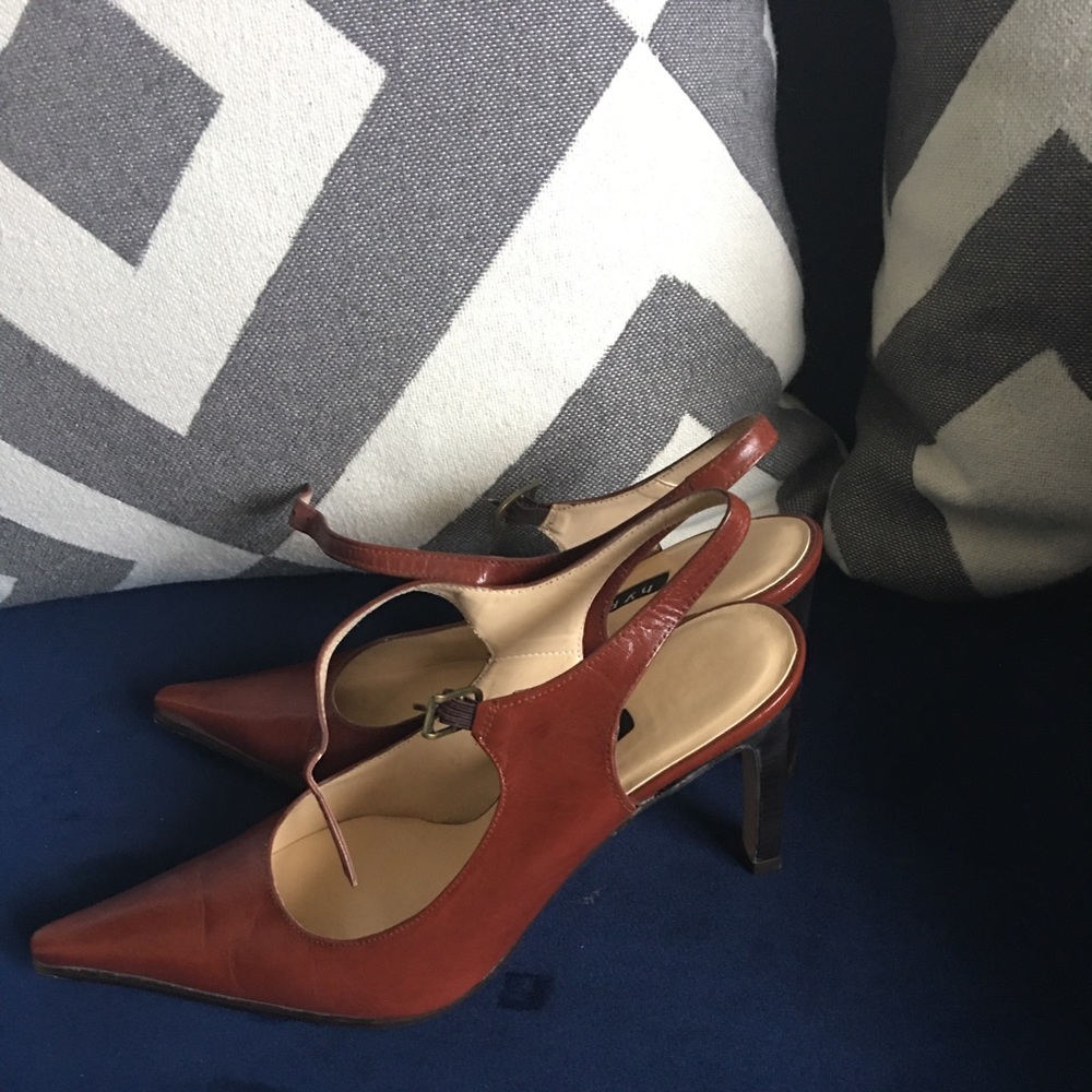 Hype leather pumps! Size 8/12 women’s shoe.